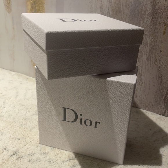 New Beautiful set of 2 white DIOR boxes ๐ฆ ๐๐ - Picture 5 of 6